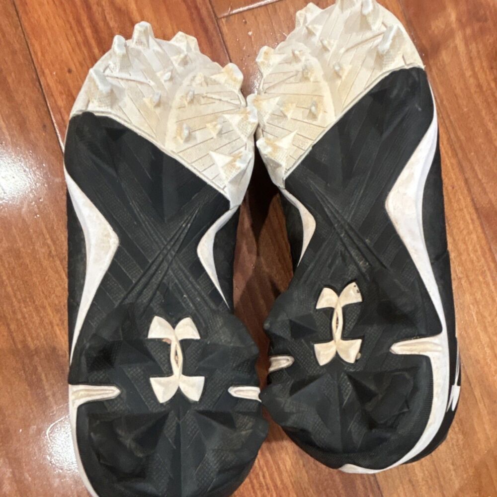 Under Armour Black/White Kids Baseball Molded Cleats Low Top Shoes size 5.5y - Picture 11 of 11